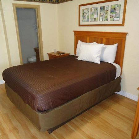 Budget Inn Лотон Екстер'єр фото
