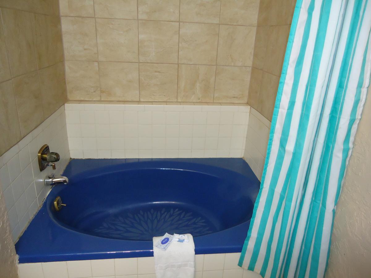 Budget Inn Лотон Екстер'єр фото