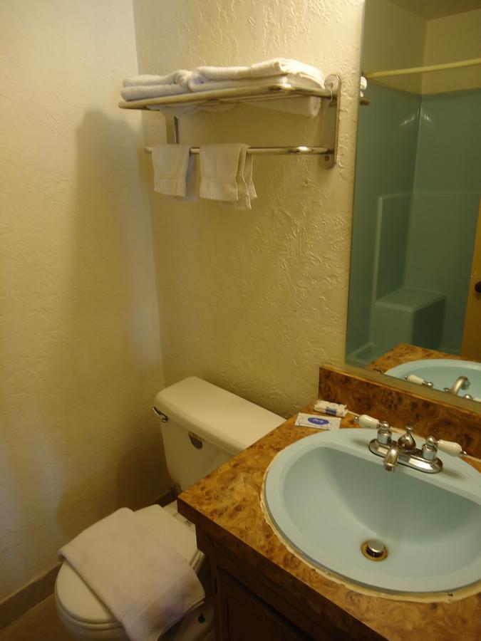 Budget Inn Лотон Екстер'єр фото