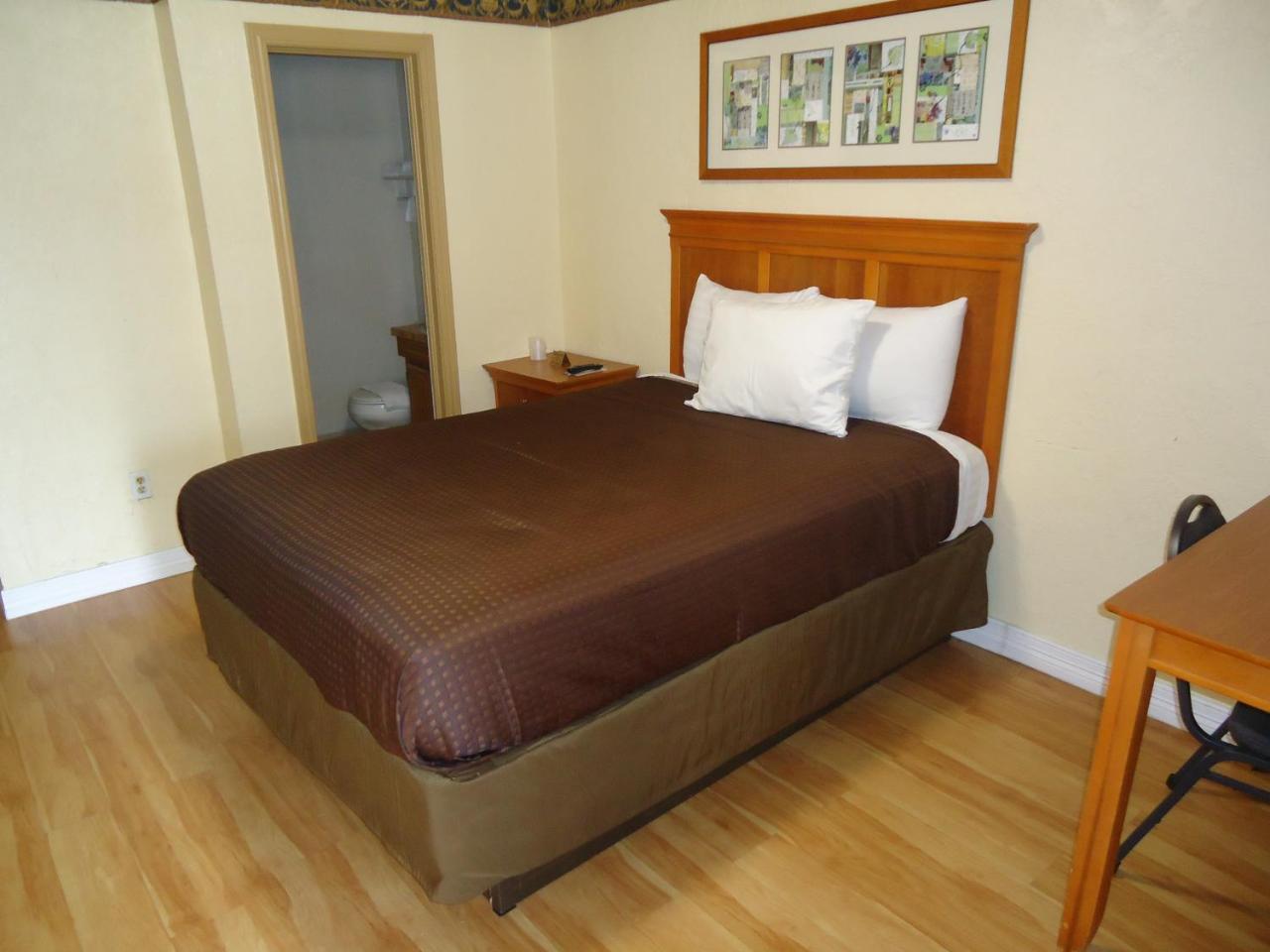 Budget Inn Лотон Екстер'єр фото